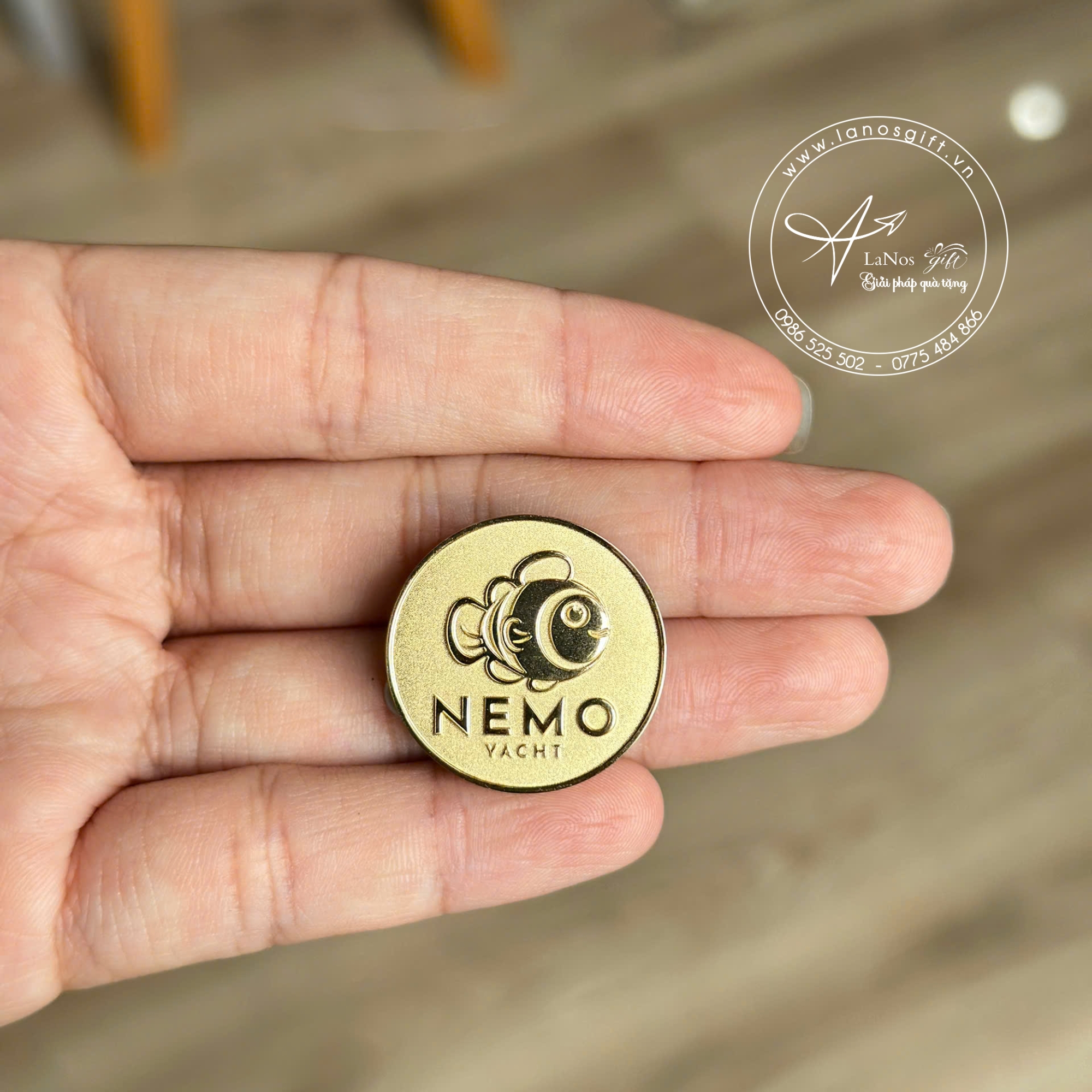 Huy Hiệu Nam Châm In Logo Theo Yêu Cầu - LNHH 01