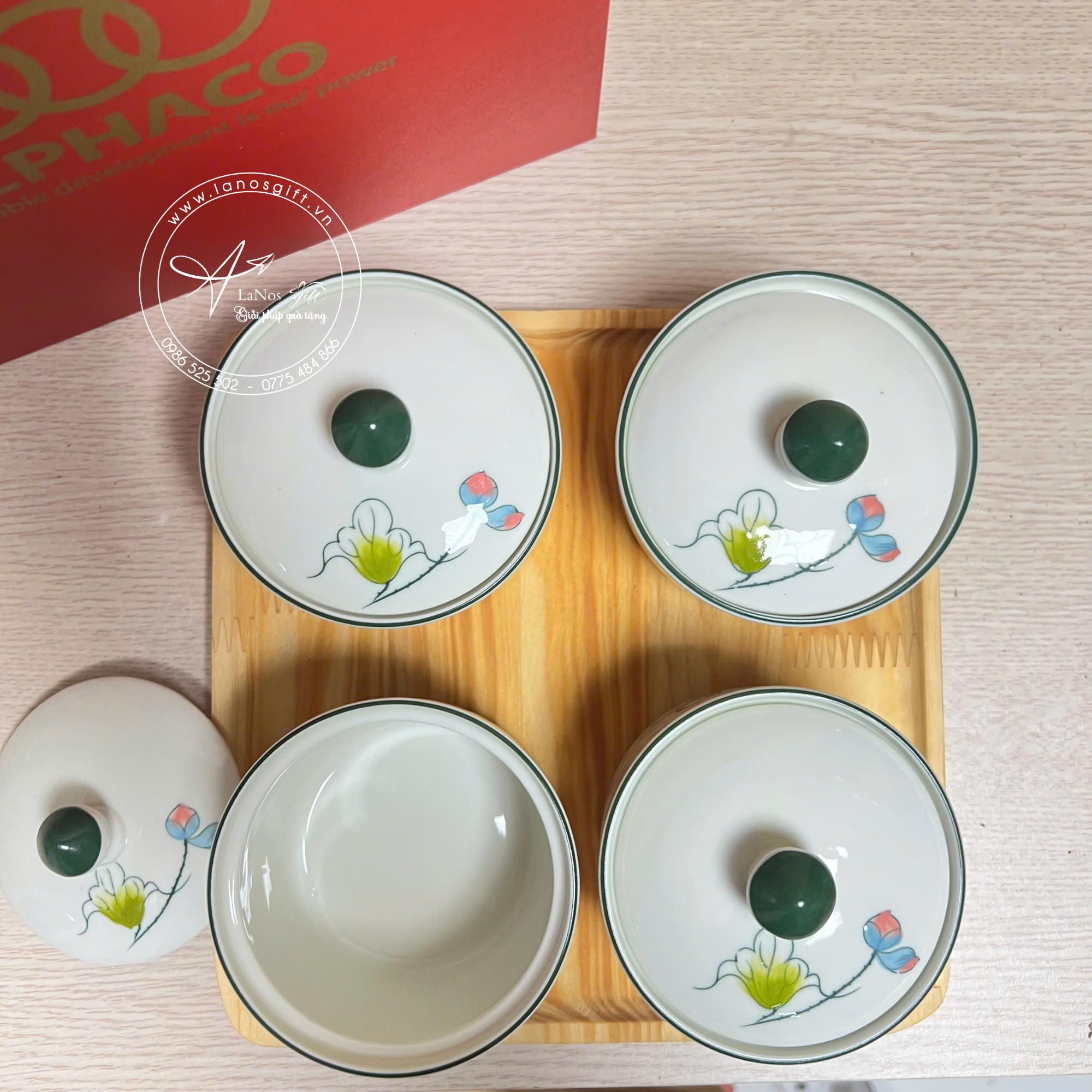 Khay mứt bộ 4 hũ men trắng vẽ tay hoa sen in logo - LNKM 01 - Hình ảnh 4