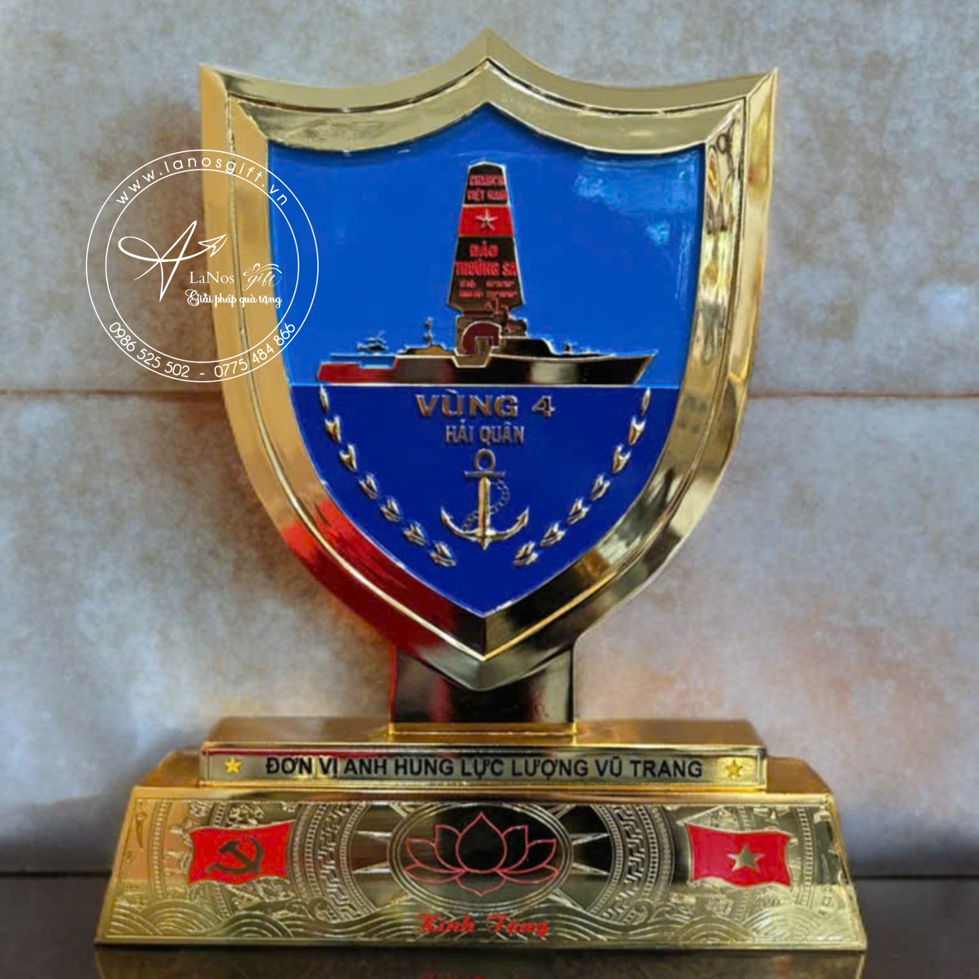 Biểu trưng tặng kỉ niệm mạ vàng sang trọng - LNBT 04 - Hình ảnh 3