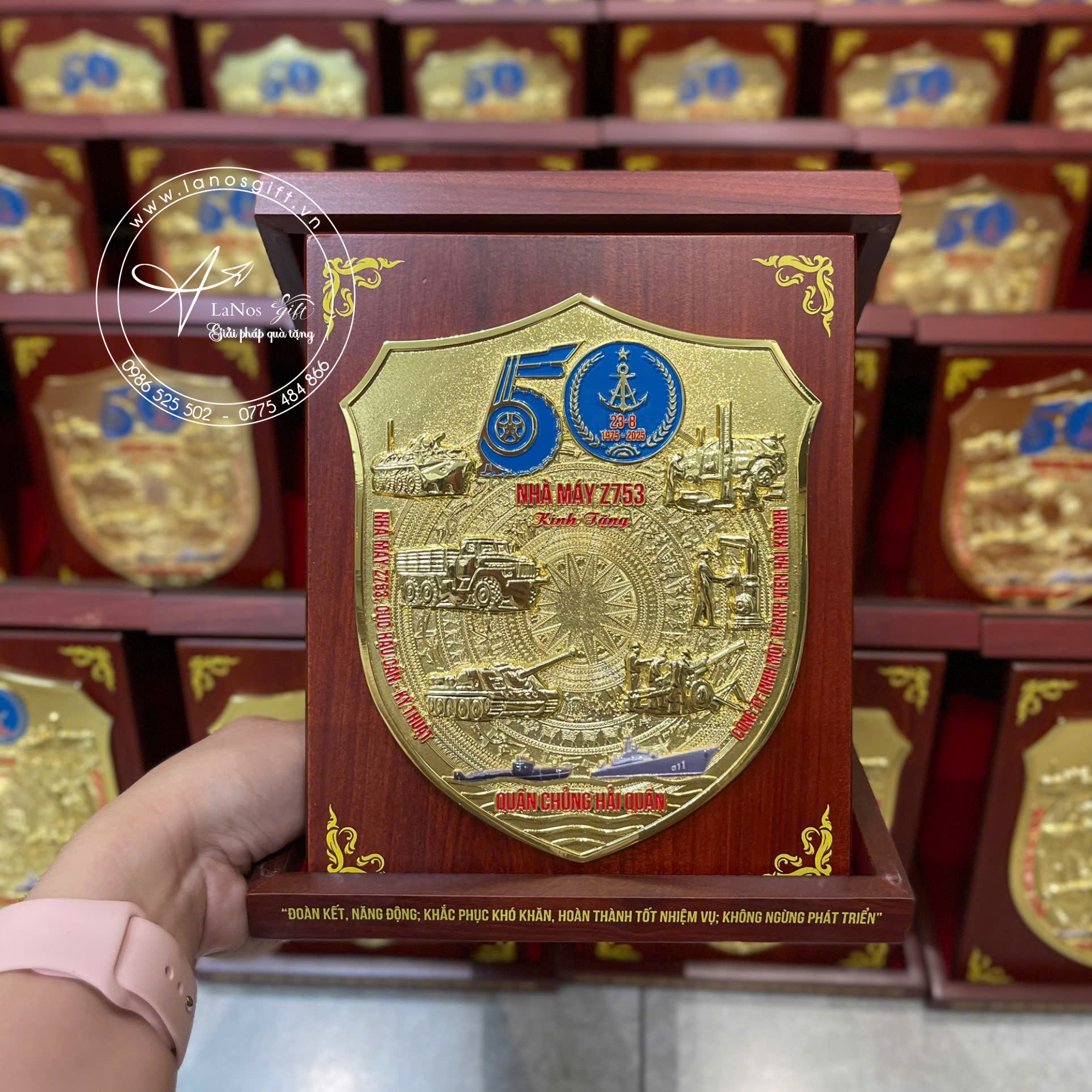 Biểu trưng mạ vàng sang trọng - LNBT 06 - Hình ảnh 3