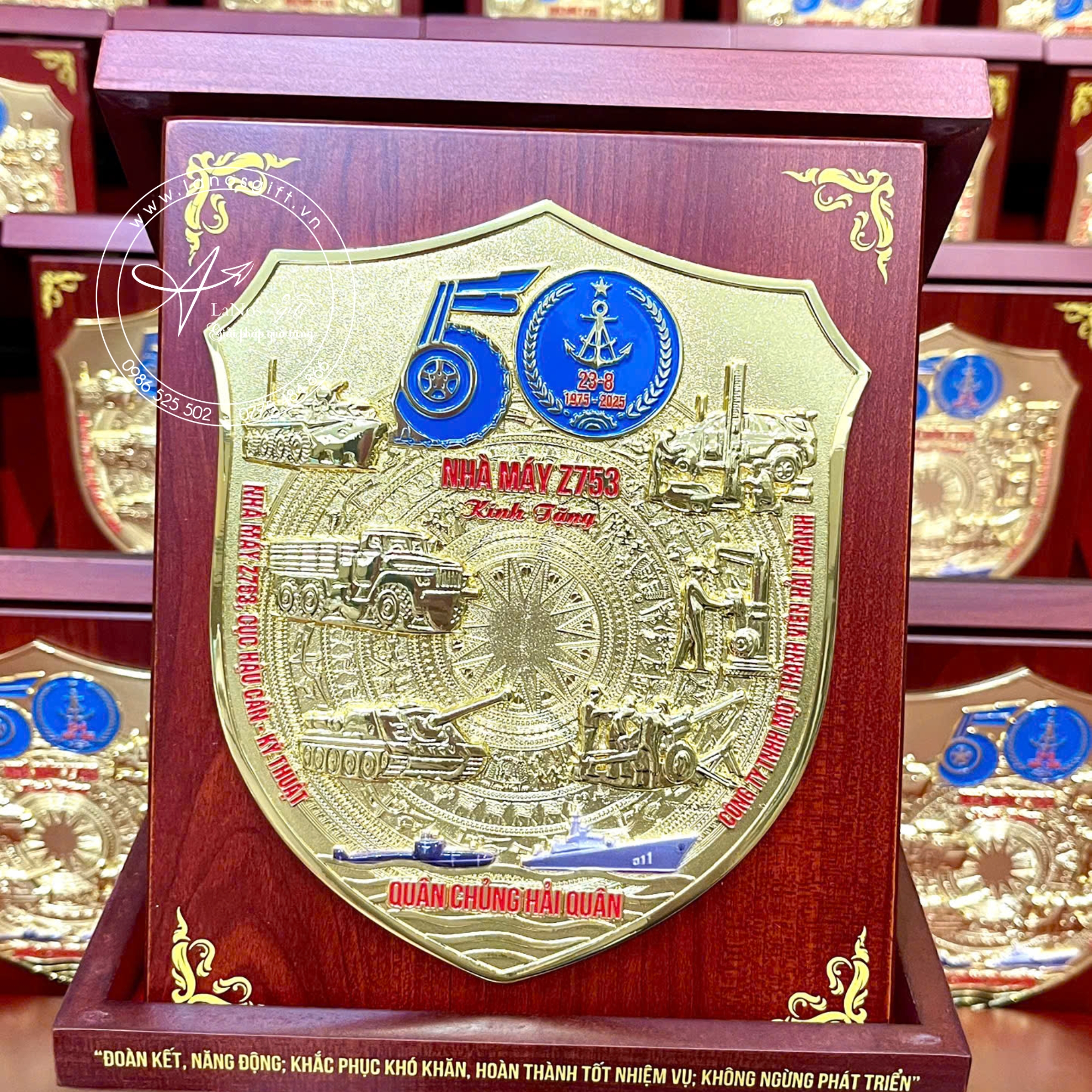 Biểu trưng mạ vàng sang trọng - LNBT 06 - Hình ảnh 4