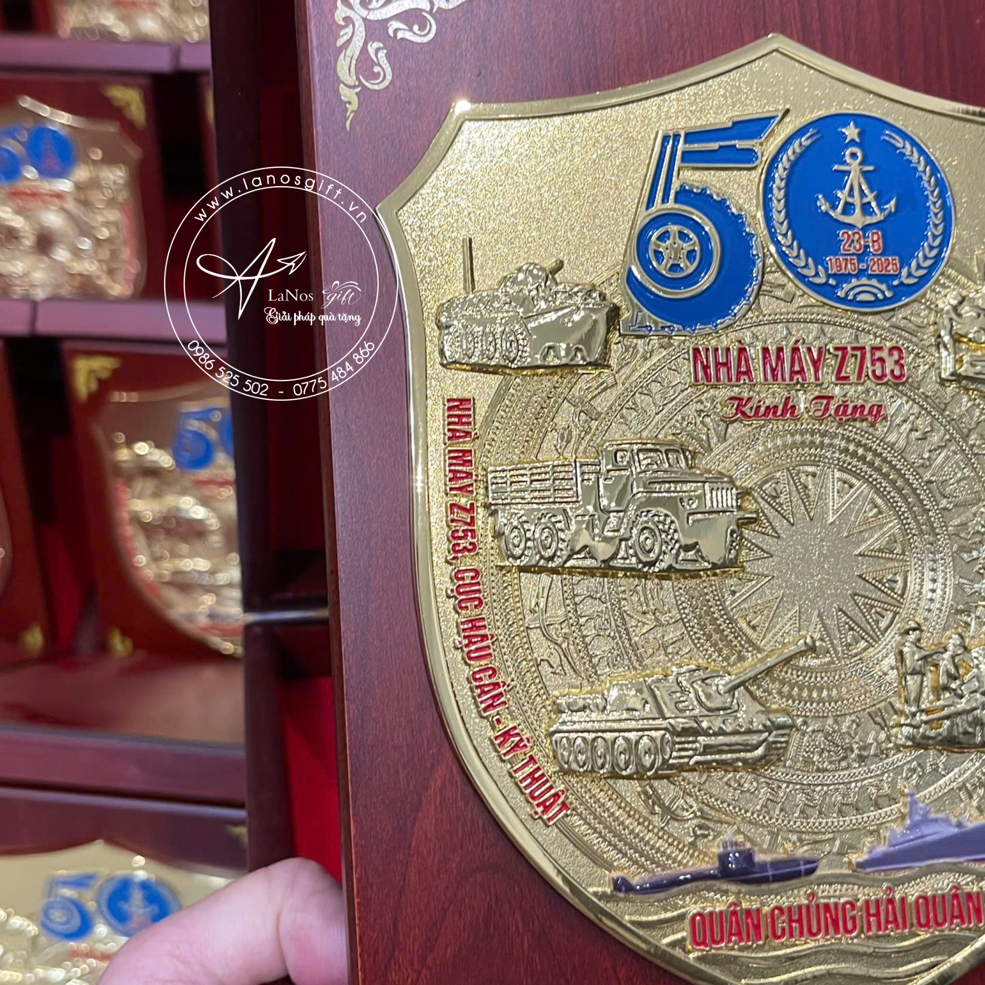 Biểu trưng mạ vàng sang trọng - LNBT 06 - Hình ảnh 8
