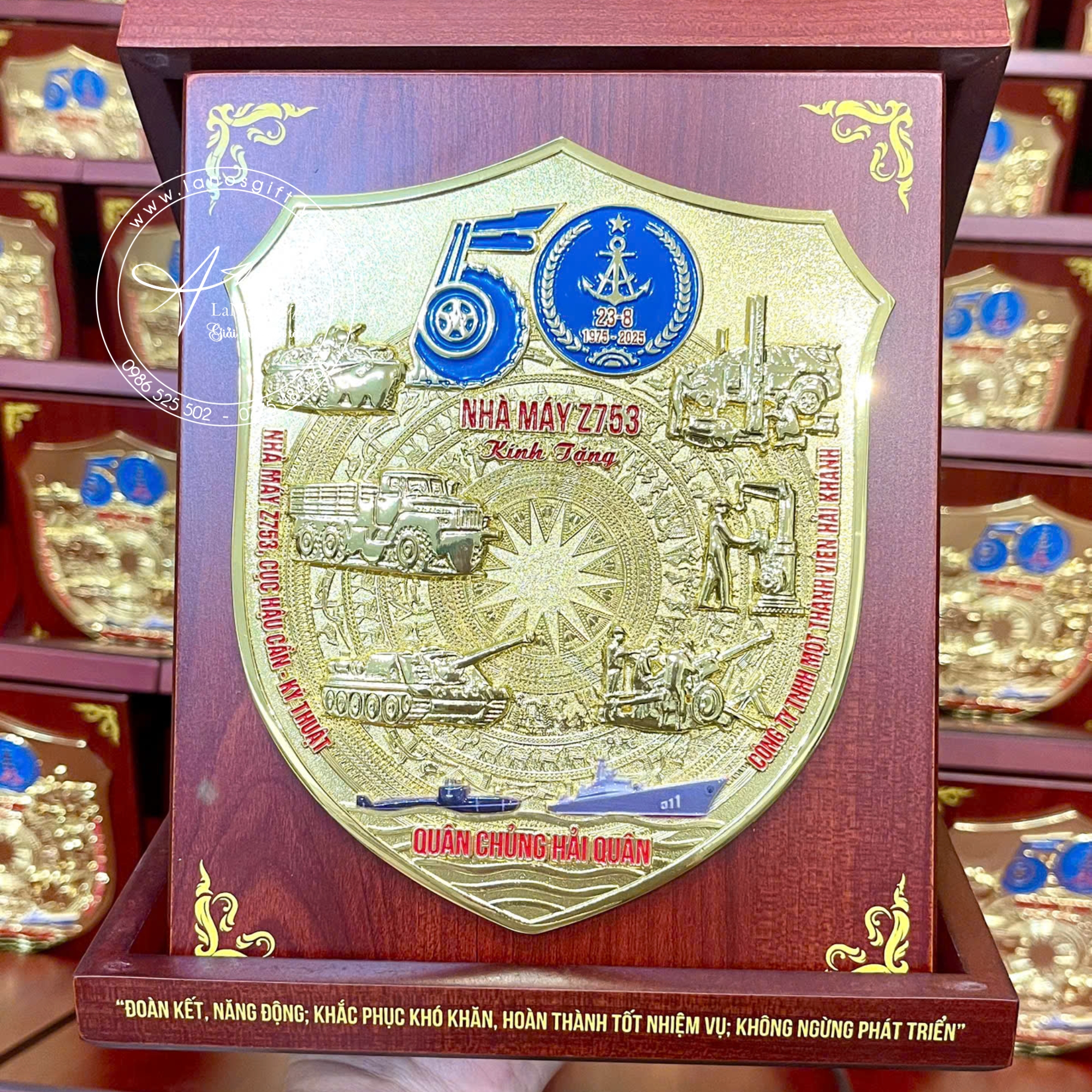 Biểu trưng mạ vàng sang trọng - LNBT 06 - Hình ảnh 9