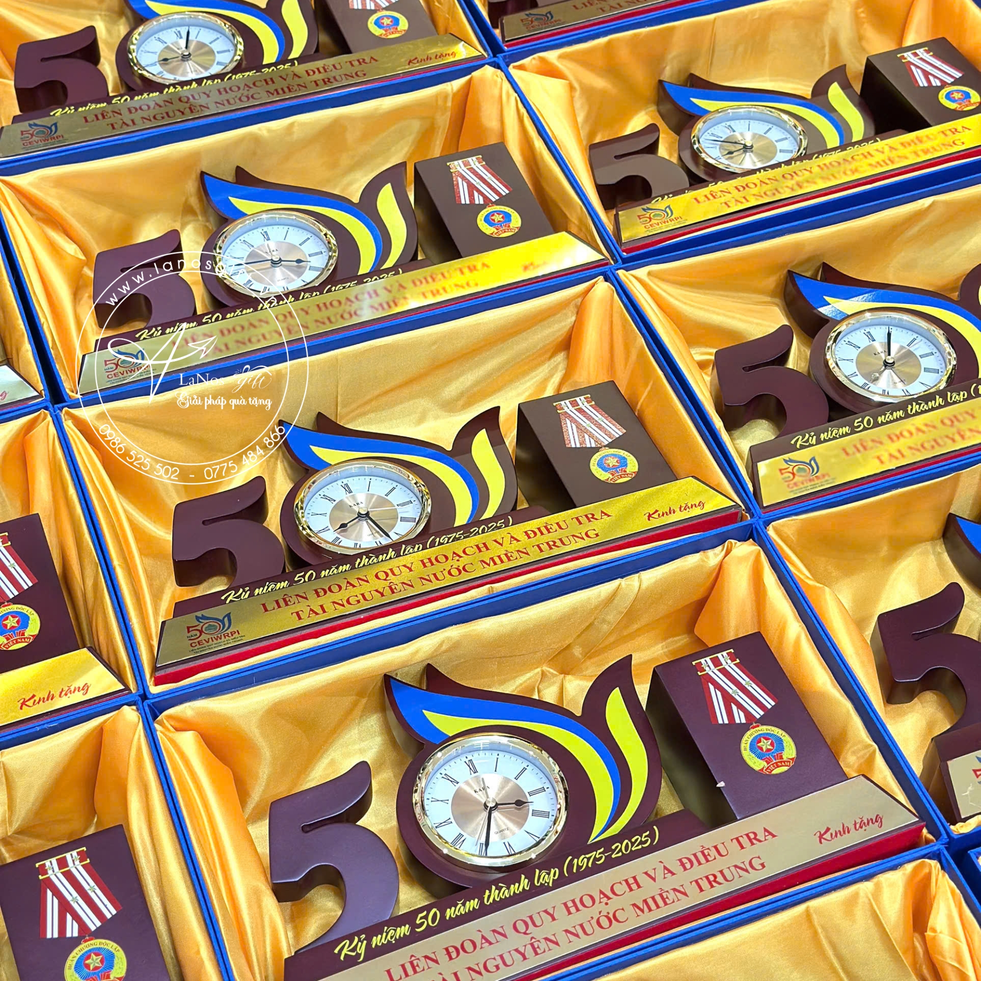 Mẫu biểu trưng gỗ có đồng hồ để bàn - LNBT 02 - Hình ảnh 9