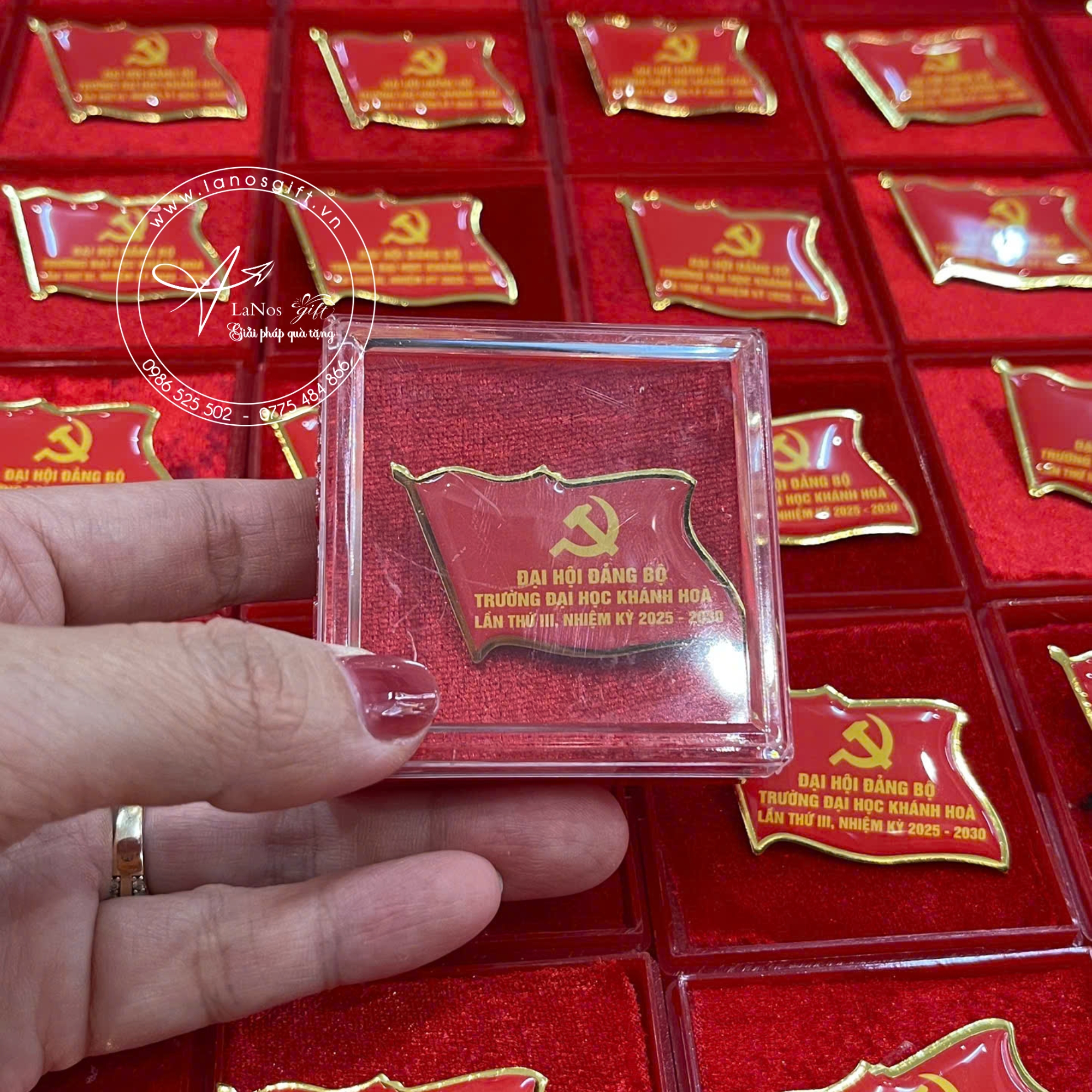 Huy Hiệu Cài Áo In Logo Theo Yêu Cầu - LNHH 04 - Hình ảnh 9