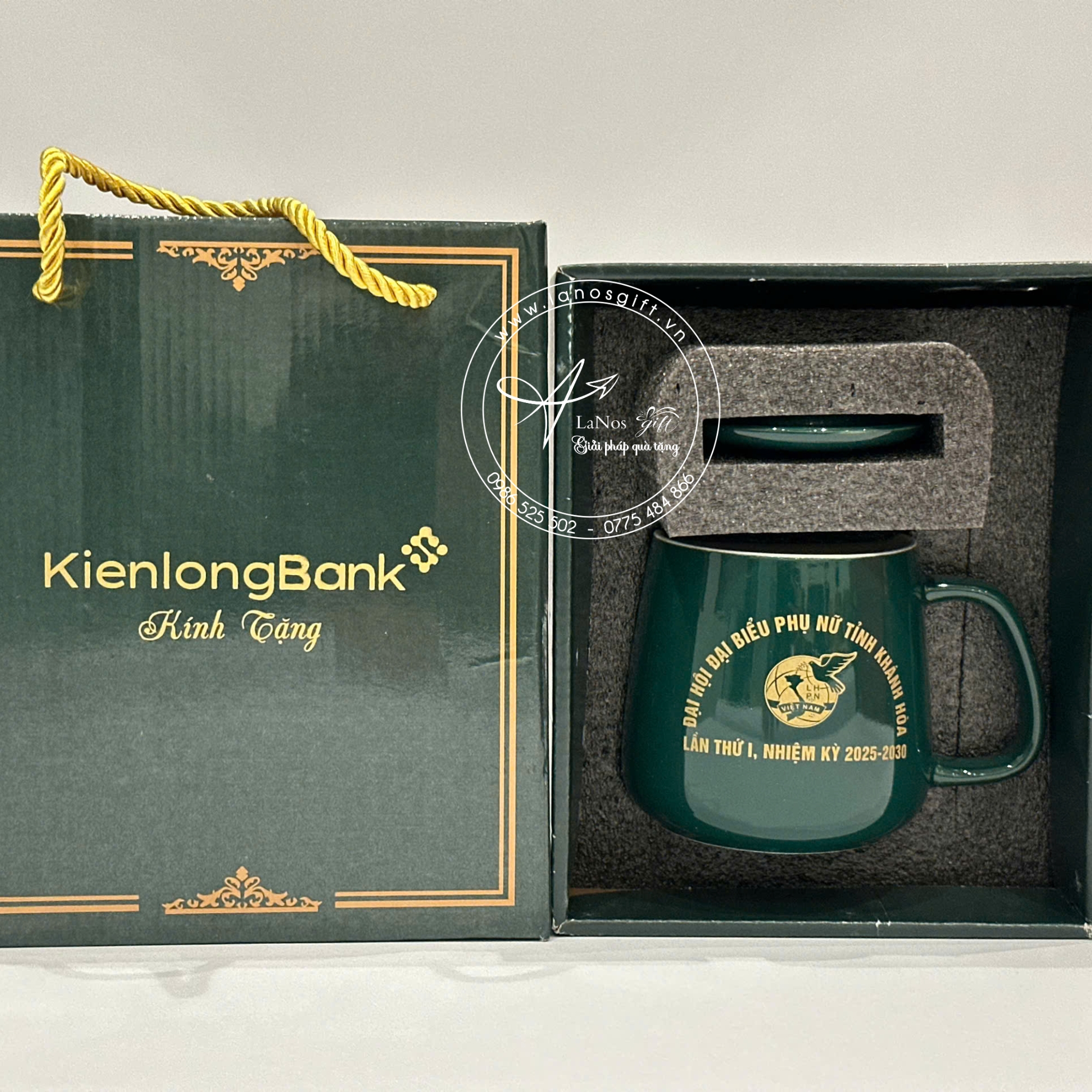 Ly sứ in logo - LNLS 18